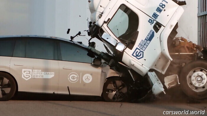 Crash test di veicoli elettrici cinesi fa volare un camion e una marca si difende | Carscoops